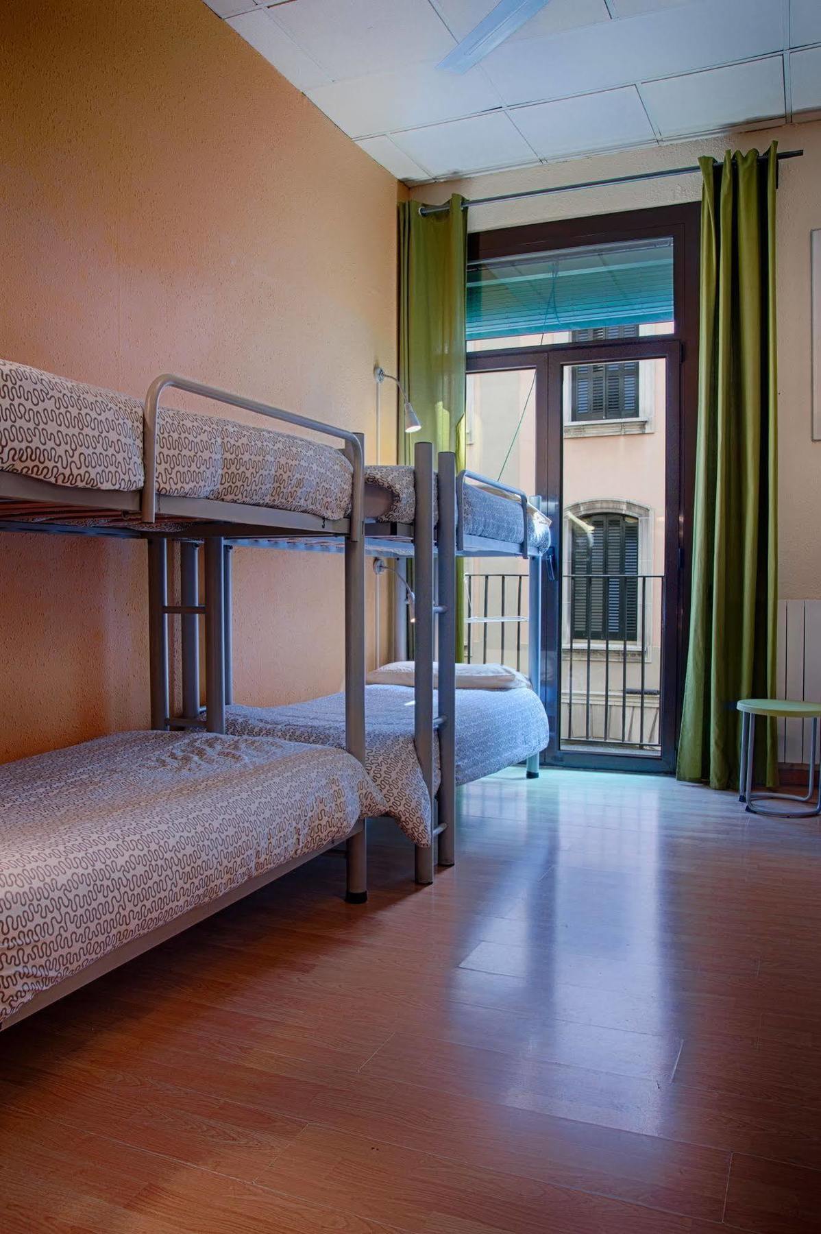 Itaca Hostel Барселона Экстерьер фото